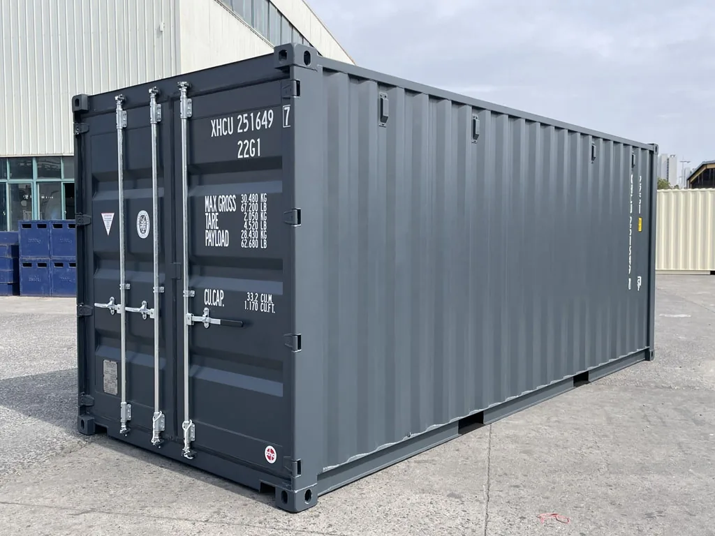 Seecontainer mit Stirntor und Verriegelungsstangen